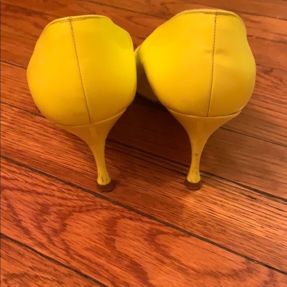 Manolo Blahnik Neon yellow pumps - Picture 3 of 5